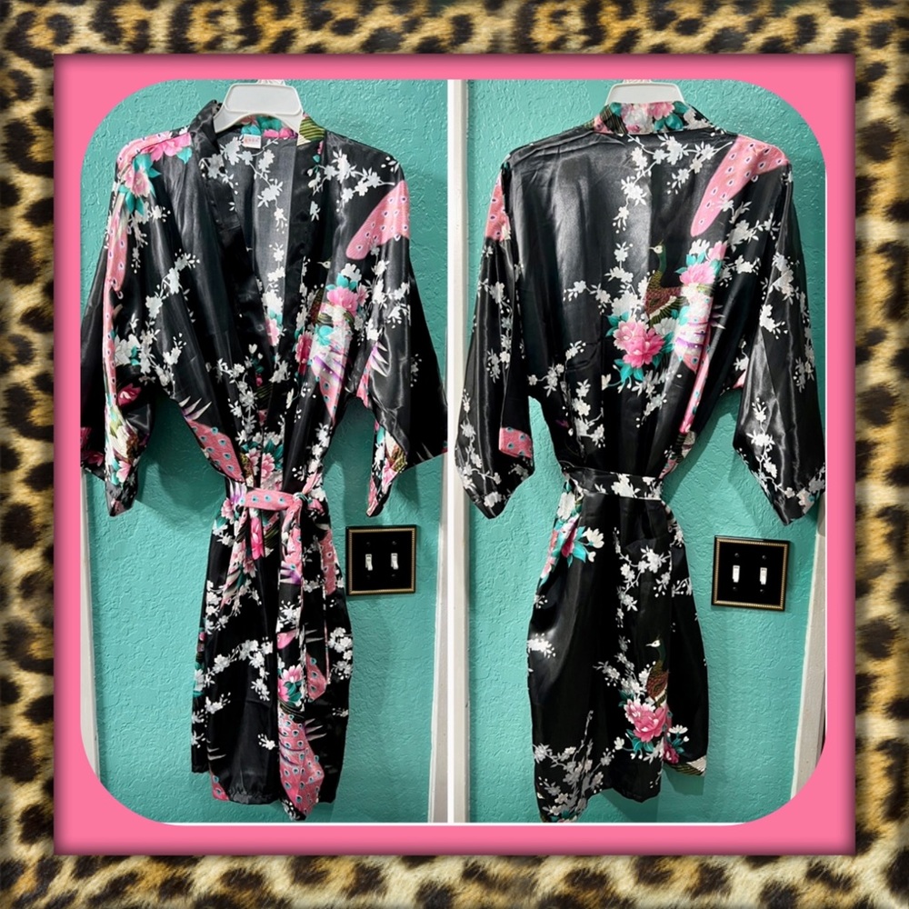 👑✅PRICE FIRM✅ Vibrant Silky Asian Kimono. NWOT